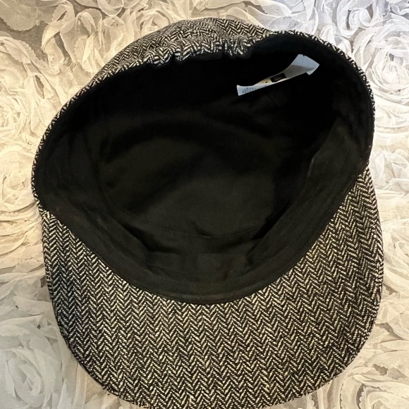 Gap S/M Women's Messenger Cap - Picture 7 of 7